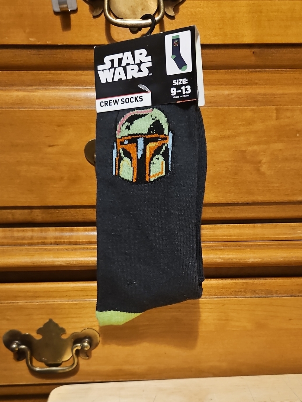 Boba Fett/Star Wars Men’s Crew Socks in Black with Green and Orange Helmet
